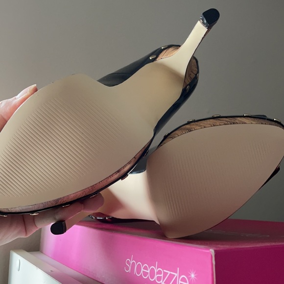 Black patent leather pump - Picture 5 of 5